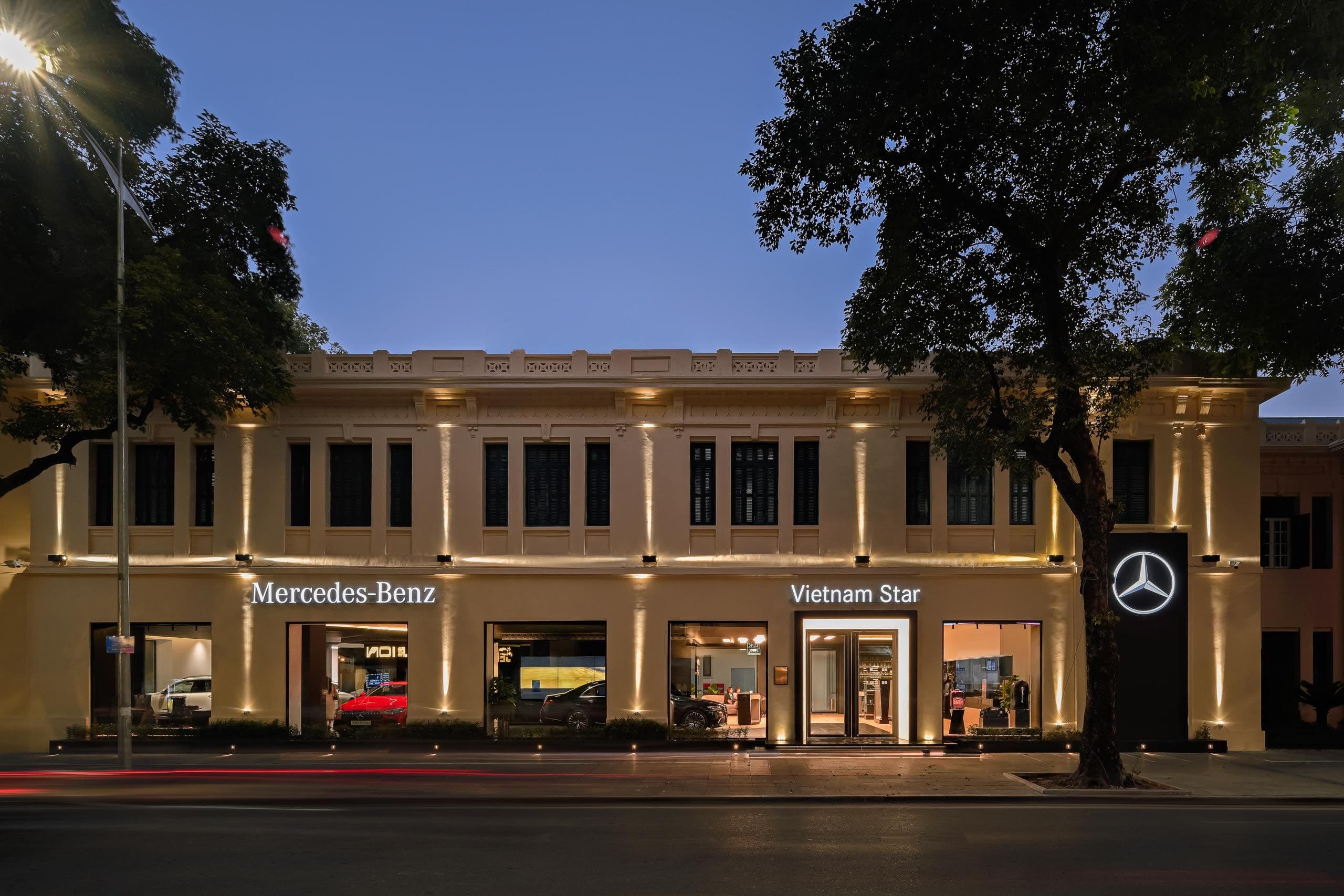 Mercedes showroom 01.jpg